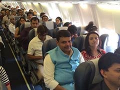 Maharashtra Chief Minister Devendra Fadnavis Flies Economy Class to Nagpur