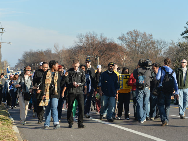 US Activists Demand Police Reform as Ferguson Cop Quits