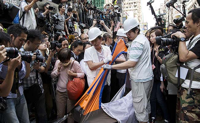 Scuffles Break Out as Hong Kong Clears Part of Protest Site