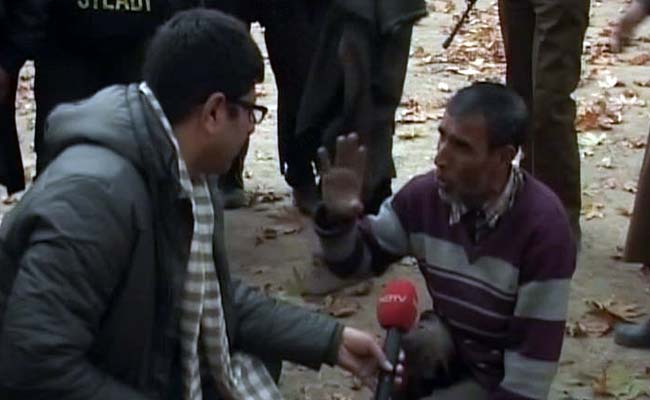 In Kashmir, He Crawled a Kilometre to Vote 