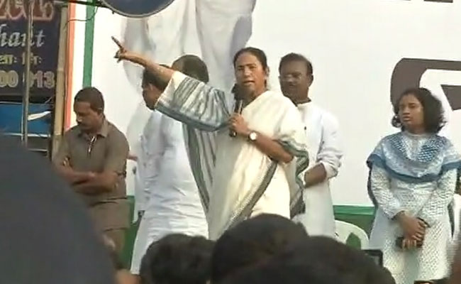 'Here I Am, Come and Arrest Me,' Mamata Banerjee Tells BJP