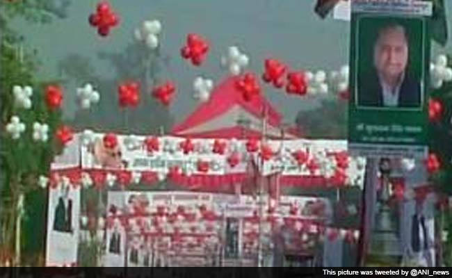 For Mulayam's Birthday Bash, Imported Victorian-style Buggy and a 75-foot-long Cake