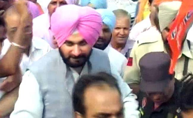 Akalis Not Amused With Sidhu Wordplay, Ask BJP to "Tame" Him