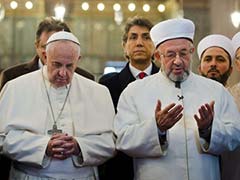 Pope Francis Prays in Istanbul's Blue Mosque
