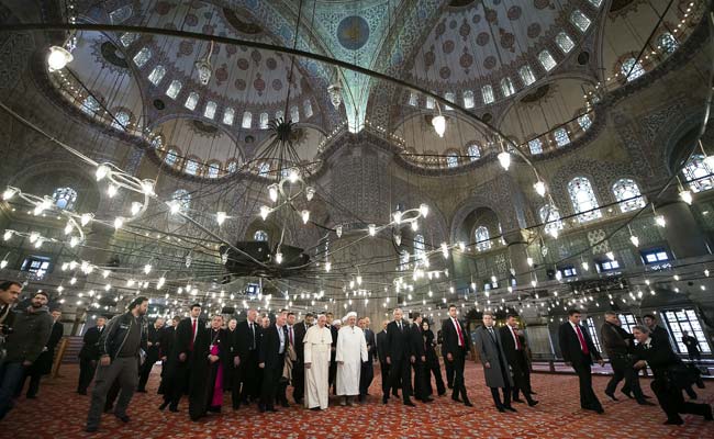 Pope Francis Prays in Istanbul's Blue Mosque