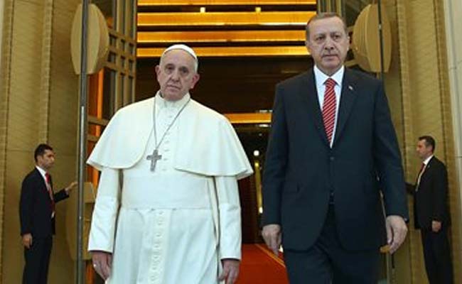 Pope Francis Becomes First House Guest in Controversial Erdogan Palace
