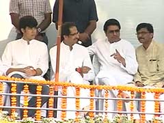 For Raj and Uddhav Thackeray, Photos and 15-Minute Chat