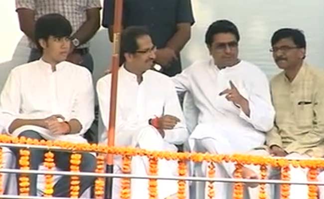 For Raj and Uddhav Thackeray, Photos and 15-Minute Chat