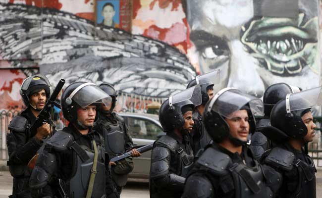 Egyptian Police Fire Tear Gas, Arrest 25 People Commemorating 2011 Protests