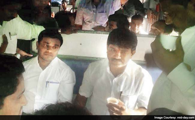 Commuters Make MP Travel Second-Class to Understand Their Woes 