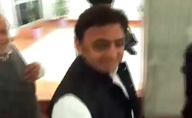 Nominated by PM for Clean India Campaign, Akhilesh Smiles But Does Not Comment