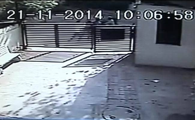 Armed Robbers Loot Rs 75 Lakh in Daring Attack on Courier Company Employee