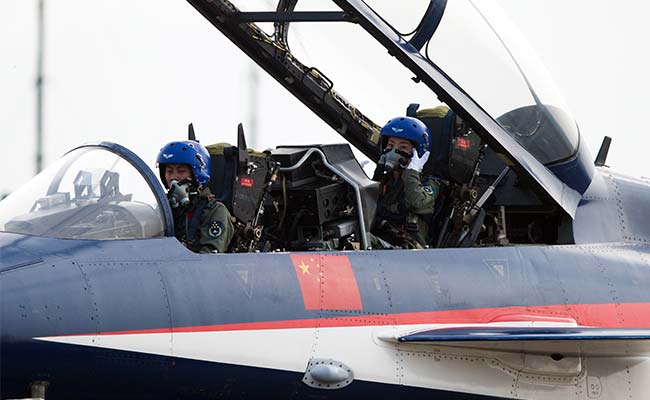 China's First Female Aerobatic Fighter Pilots Take Flight