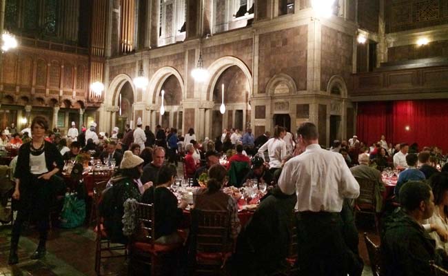NY Dinner Puts Wealthy and Homeless at Same Tables 