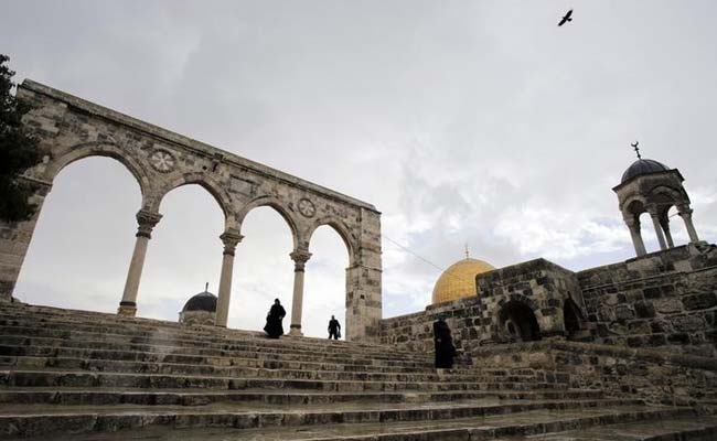 Israelis, Palestinians Clash at Jerusalem Holy Site