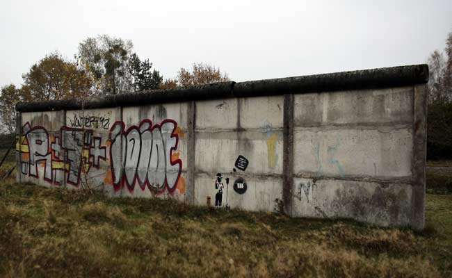 Pope Francis Hails John Paul II Role in Fall of Berlin Wall