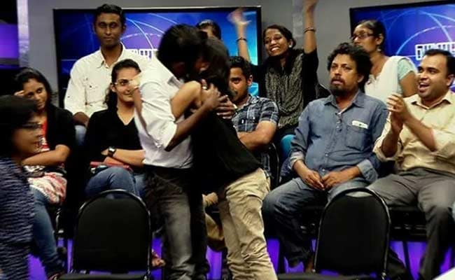 'Kiss of Love' Campaigners Oblige Kerala TV Channel With Preview