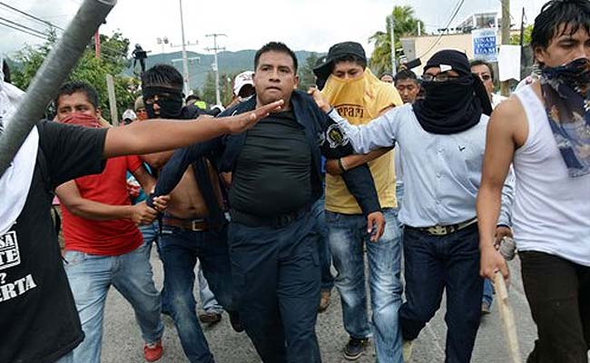 New Protest Hits Mexico Over 43 Missing Students