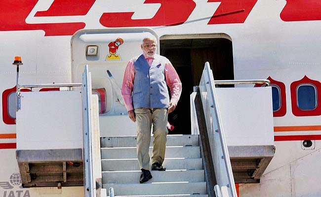 PM's Plane Made to Wait at Myanmar Airport for 92 Minutes