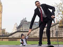 World's Tallest And Shortest Men Meet on Records Day in London