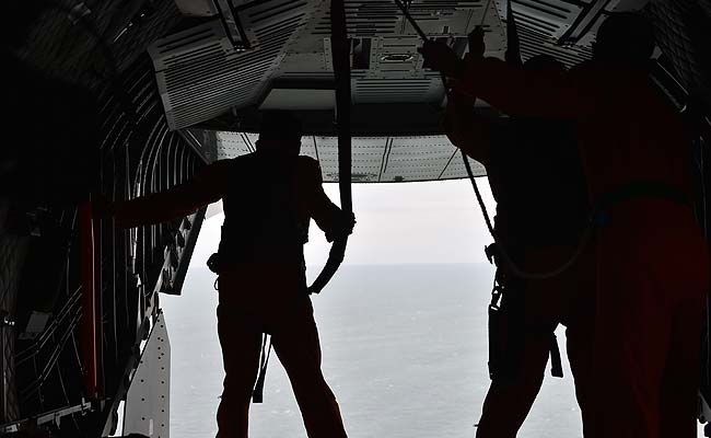 Search Plane Spots 'Shadow' on Seabed Believed to be AirAsia Jet