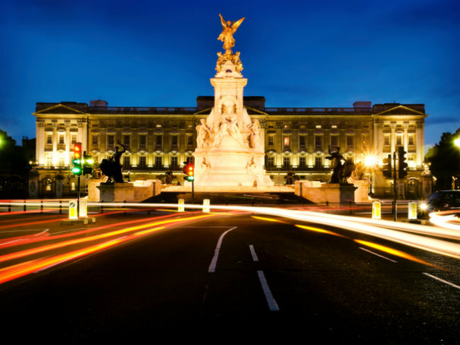 Activists Arrested for Scaling Buckingham Palace Roof