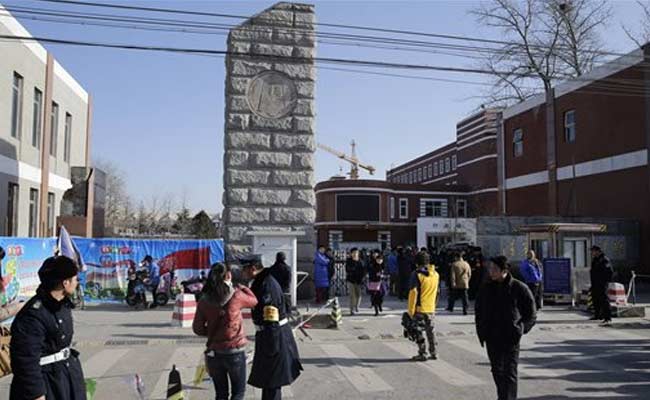 Scaffold Collapse at Beijing School Kills 10 