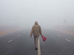 Dense Fog Disrupts Flights, Trains in Delhi; Biting Cold Claims 16 Lives in Uttar Pradesh