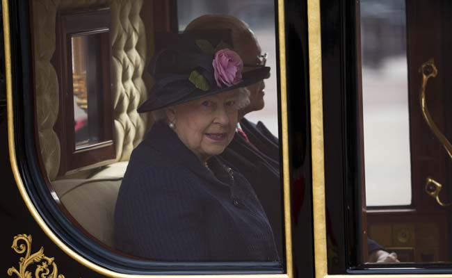 Queen Elizabeth II Praises Ebola Health Workers in Christmas Message