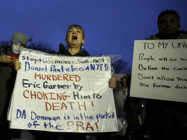 No Charges for New York Cop in Chokehold Death: Media Report