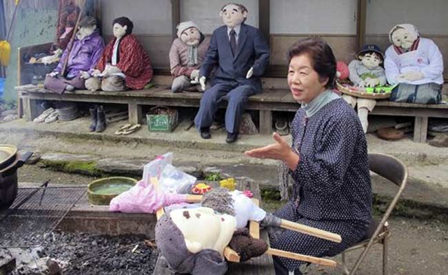 Scarecrows Outnumber People in Dying Japan Town