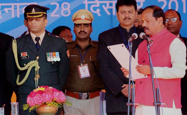 Raghubar Das Sworn-In as Jharkhand Chief Minister, PM Modi Misses Ceremony Due to Fog in Delhi