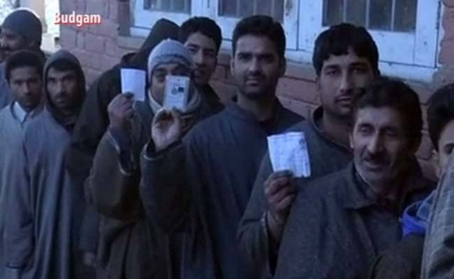 Polling Crosses 11 Percent in Kashmir During First Few Hours