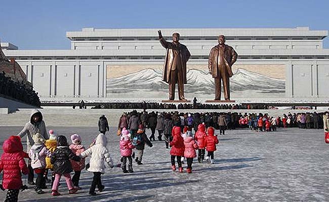 Huge Crowds Mourn Kim Jong-II on Third Death Anniversary