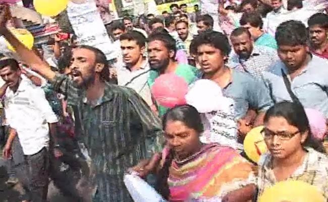 Kozhikode: Police Take Kiss of Love Protestors Into Custody