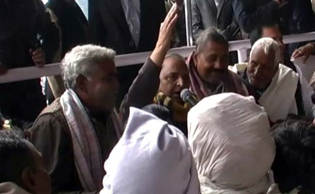 At Saifai Festival, Mulayam Singh Breaks into Song