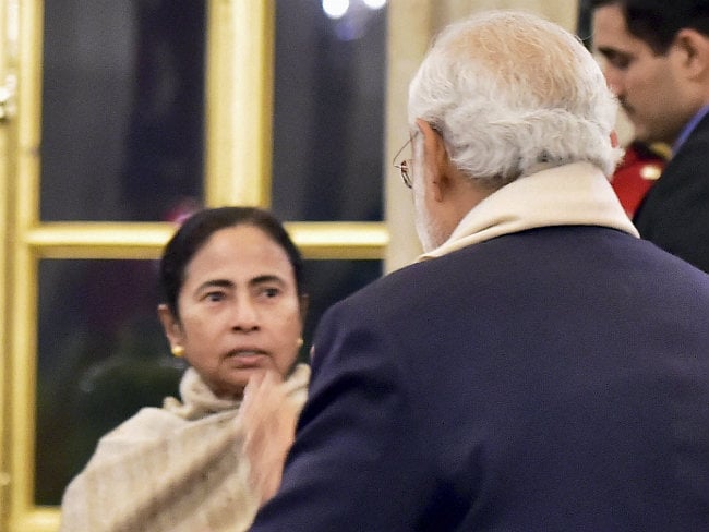 PM Modi, Mamata Banerjee Meet at President's Banquet, Exchange Pleasantries