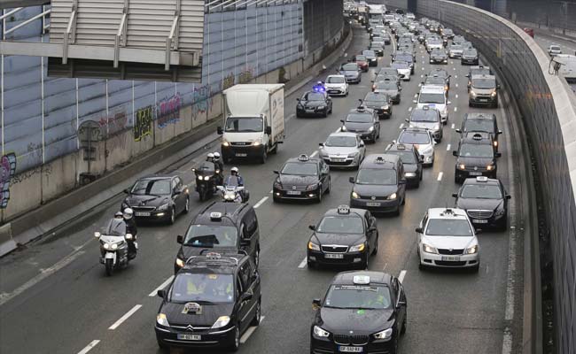 Anti-Uber Taxi Strike Causes Minimal Disruption in Paris