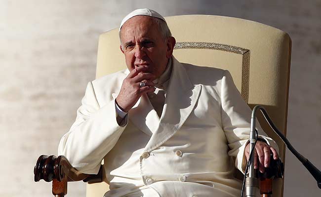 Pope, on Christmas Eve, Urges World to be Open to God