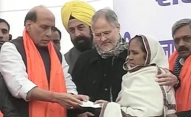 Compensation Cheques for 1984 Anti-Sikh Riot Victims Ahead of Delhi Polls