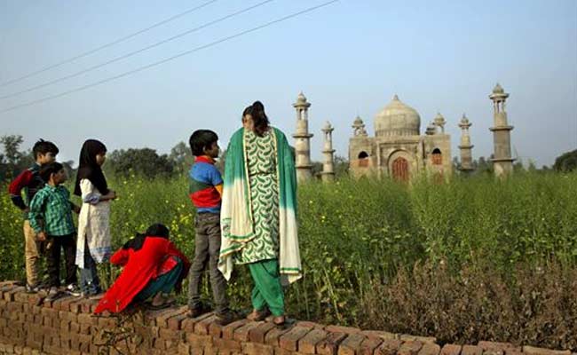 In Bulandshahr, A Poor Man's Monument to Love