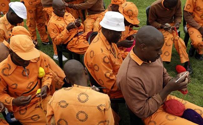 South African Inmates Crochet Blankets for Nelson Mandela 