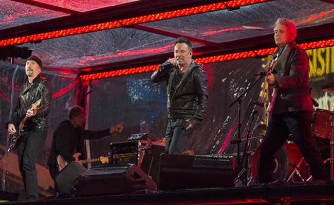 The Boss Becomes Bono: Springsteen Sings With U2