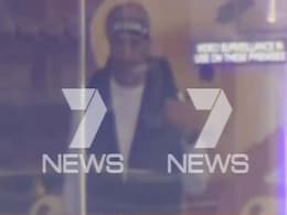 Sydney Siege: Gunman Demands Islamic State Flag, Warns Four Bombs Planted in City Sydney Siege: Gunman Demands Islamic State Flag, Warns Four Bombs Planted in City
