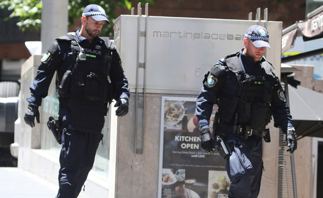 Australian Police Say No Contact with Hostage-Taker in Sydney Cafe