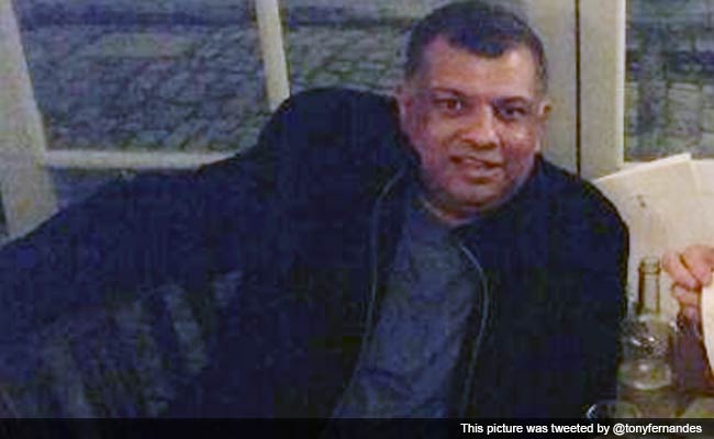 Flamboyant AirAsia Boss Confronts First Major Crisis With Missing Flight