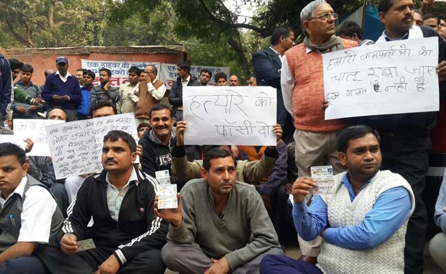 Uber Drivers Protest Ban on Cab Service in Delhi 