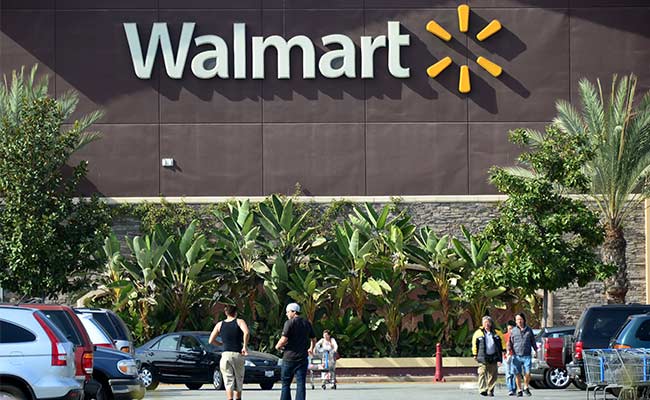 2-Year-Old Shoots, Kills His Mother at Walmart