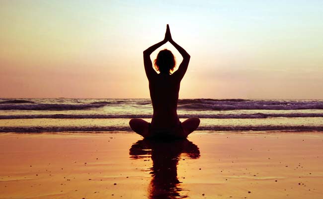 Yoga Event Draws Thousands, Including UN Chief, to Times Square