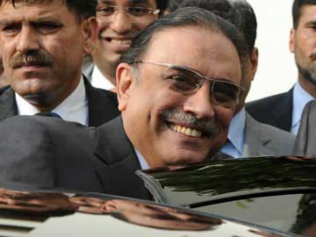 Pakistan Court Acquits Asif Ali Zardari in Two Corruption Cases